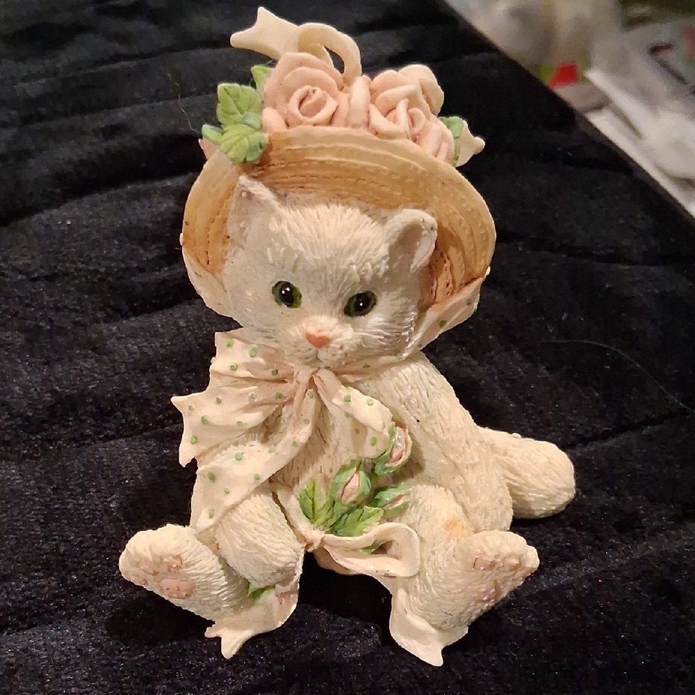 Enesco Cream and Green Decorative Figurine